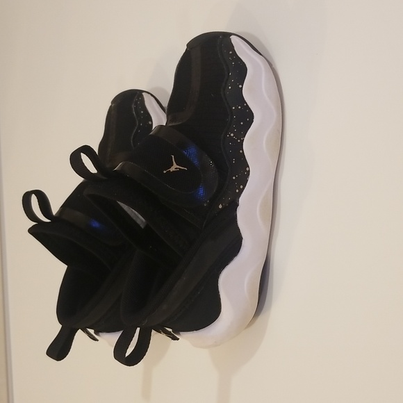 Kids Jordan Sneakers - Picture 5 of 11